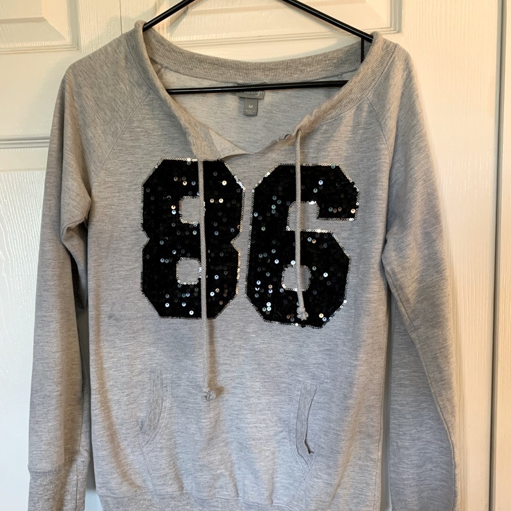 Vanity‎ grey sweater with sparkle number graphic